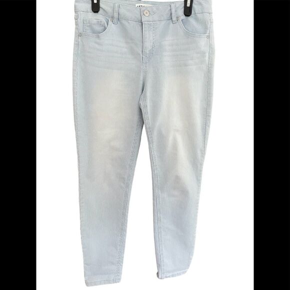 𝅺Artisan NY stretch blue/white striped jeans, size 6 - Picture 1 of 5
